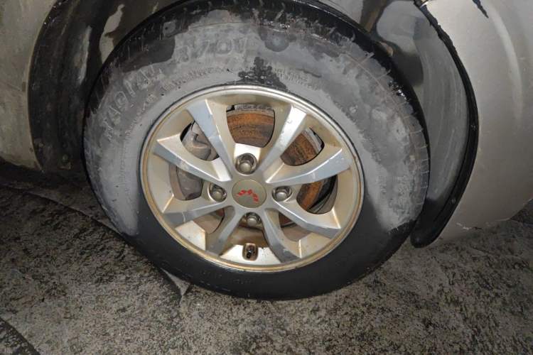 Used Wuling Hongguang V 2019 1.5L Enjoyment Version China VI LAR Right Front Wheel Hub