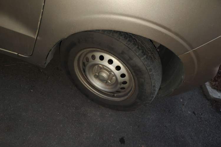 Used Wuling Hongguang V 2019 1.5L Jingqu Version China VI LAR Right Front Wheel Hub