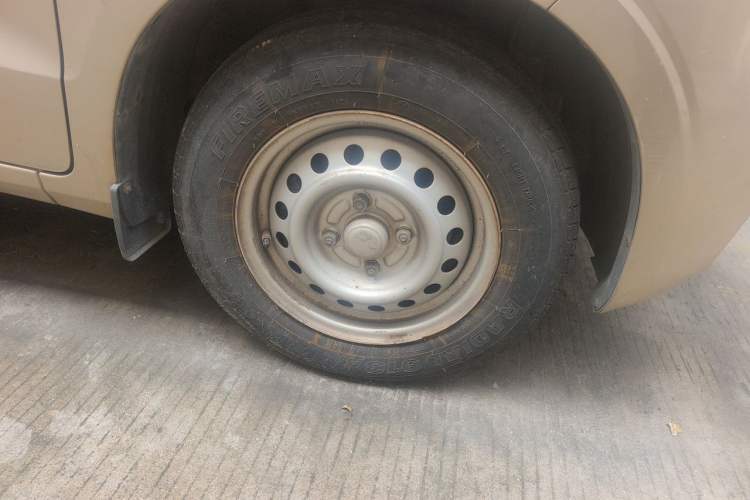 Used Wuling Hongguang V 2019 1.5L Jingqu Version China VI LAR Right Front Wheel Hub