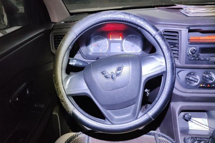 Used Wuling Hongguang V 2019 1.5L Jingqu Version China VI LAR Steering Wheel