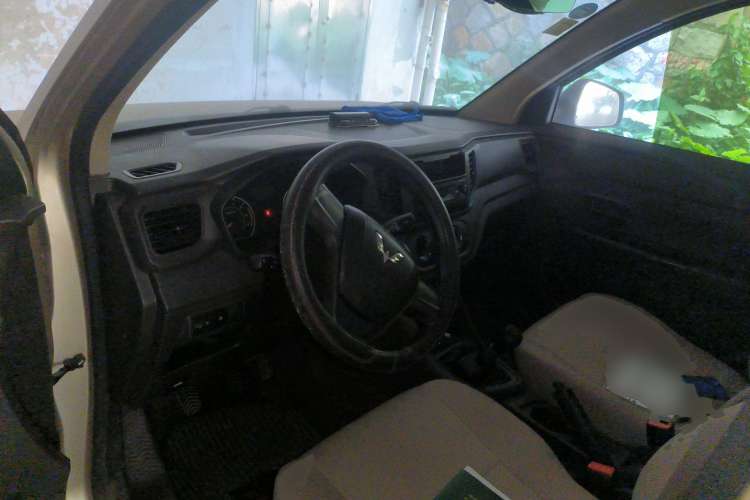 Used Wuling Hongguang V 2019 1.5L Base Window-Sealed Vehicle China VI LAR Steering Wheel