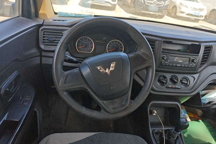Used Wuling Hongguang V 2019 1.5L Standard Version China VI LAR Steering Wheel