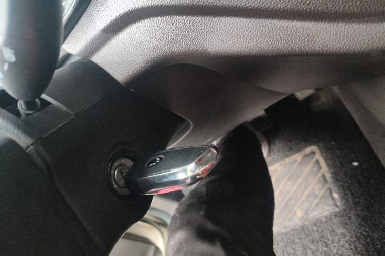 Used Wuling Hongguang V 2019 1.5L Standard Version L2B Vehicle Key