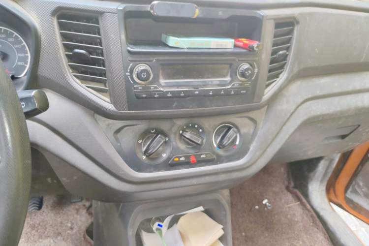 Used Wuling Hongguang V 2019 1.5L Jingqu Version China VI LAR Audio And AC Panel
