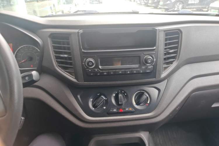 Used Wuling Hongguang V 2019 1.5L Jingqu Version China VI LAR Audio And AC Panel