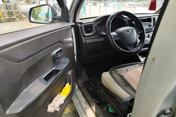 Used Wuling Hongguang V 2019 1.5L Jingqu Edition Sealed-Window Vehicle China VI LAR Driver Seat