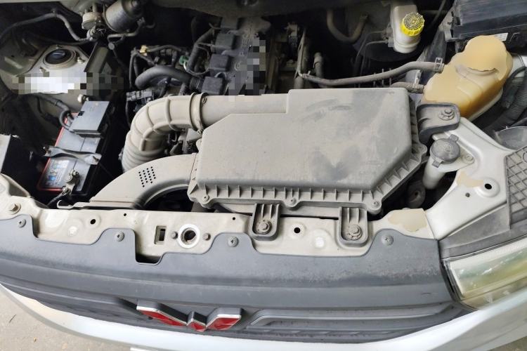 Used Wuling Hongguang V 2019 1.5L Jingqu Edition Sealed-Window Vehicle China VI LAR Engine Bay