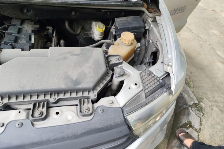 Used Wuling Hongguang V 2019 1.5L Jingqu Edition Sealed-Window Vehicle China VI LAR Engine Bay Left