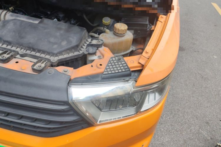 Used Wuling Hongguang V 2019 1.5L Jingqu Version China VI LAR Engine Bay Left