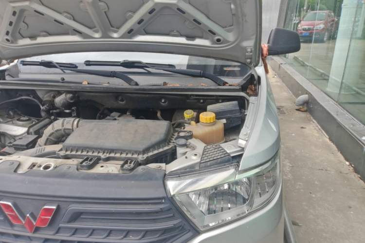 Used Wuling Hongguang V 2019 1.5L Jingqu Version China VI LAR Engine Bay Left