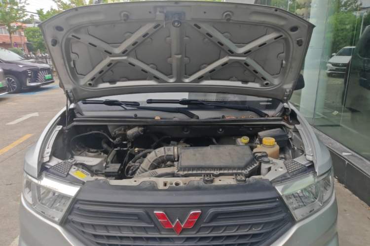 Used Wuling Hongguang V 2019 1.5L Jingqu Version China VI LAR Engine Bay