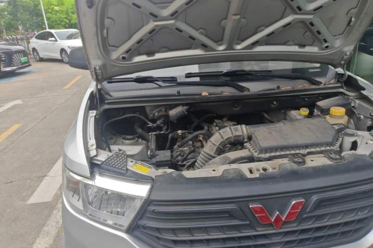 Used Wuling Hongguang V 2019 1.5L Jingqu Version China VI LAR Engine Bay Right