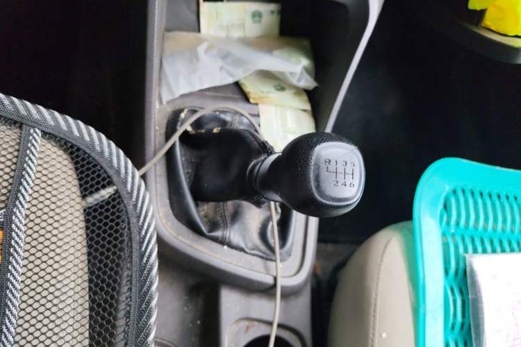 Used Wuling Hongguang V 2019 1.5L Jingqu Edition Sealed-Window Vehicle China VI LAR Gear Lever