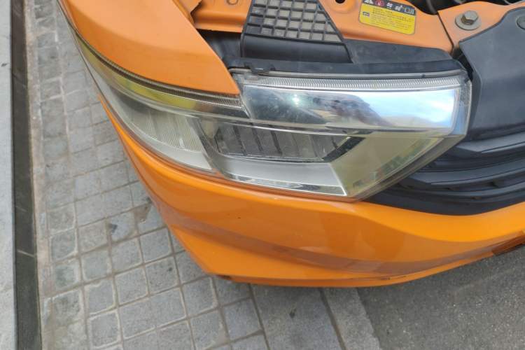 Used Wuling Hongguang V 2019 1.5L Jingqu Version China VI LAR Right Front Headlight