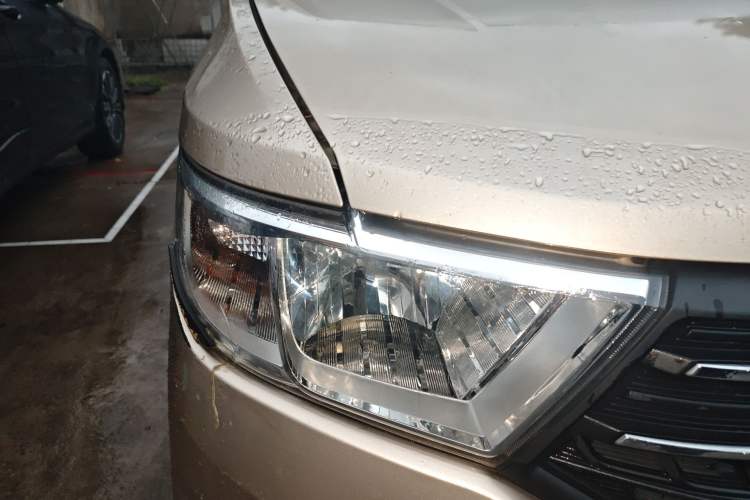 Used Wuling Hongguang V 2019 1.5L Enjoyment Version China VI LAR Right Front Headlight