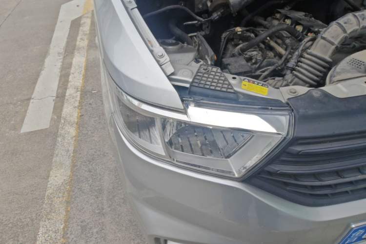 Used Wuling Hongguang V 2019 1.5L Jingqu Version China VI LAR Right Front Headlight