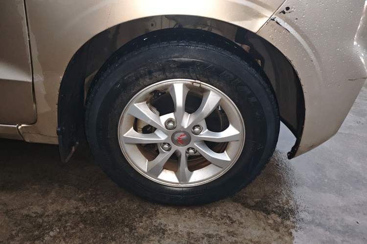 Used Wuling Hongguang V 2019 1.5L Enjoyment Version China VI LAR Right Front Wheel Hub