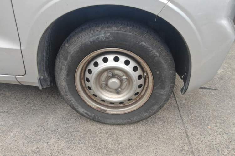 Used Wuling Hongguang V 2019 1.5L Jingqu Version China VI LAR Right Front Wheel Hub