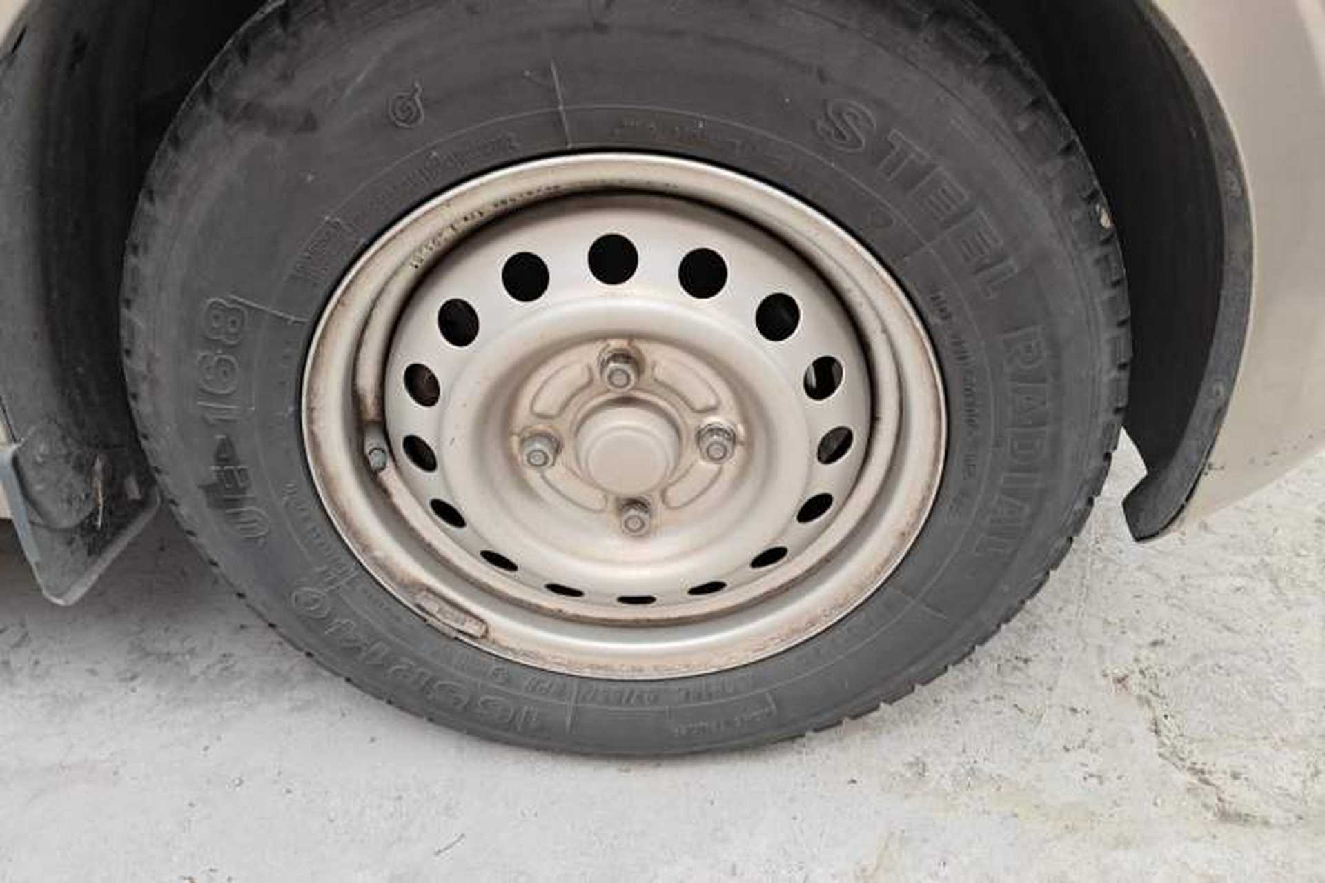 Used Wuling Hongguang V 2019 1.5L Jingqu Version China VI LAR Right Front Wheel Hub