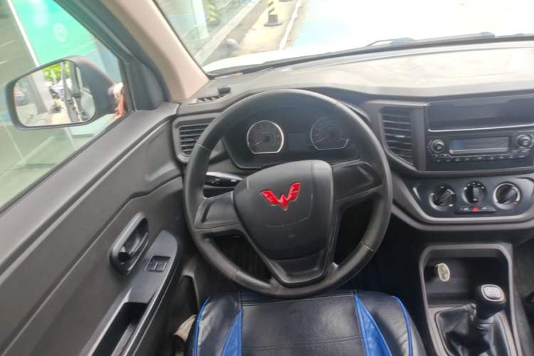 Used Wuling Hongguang V 2019 1.5L Jingqu Version China VI LAR Steering Wheel