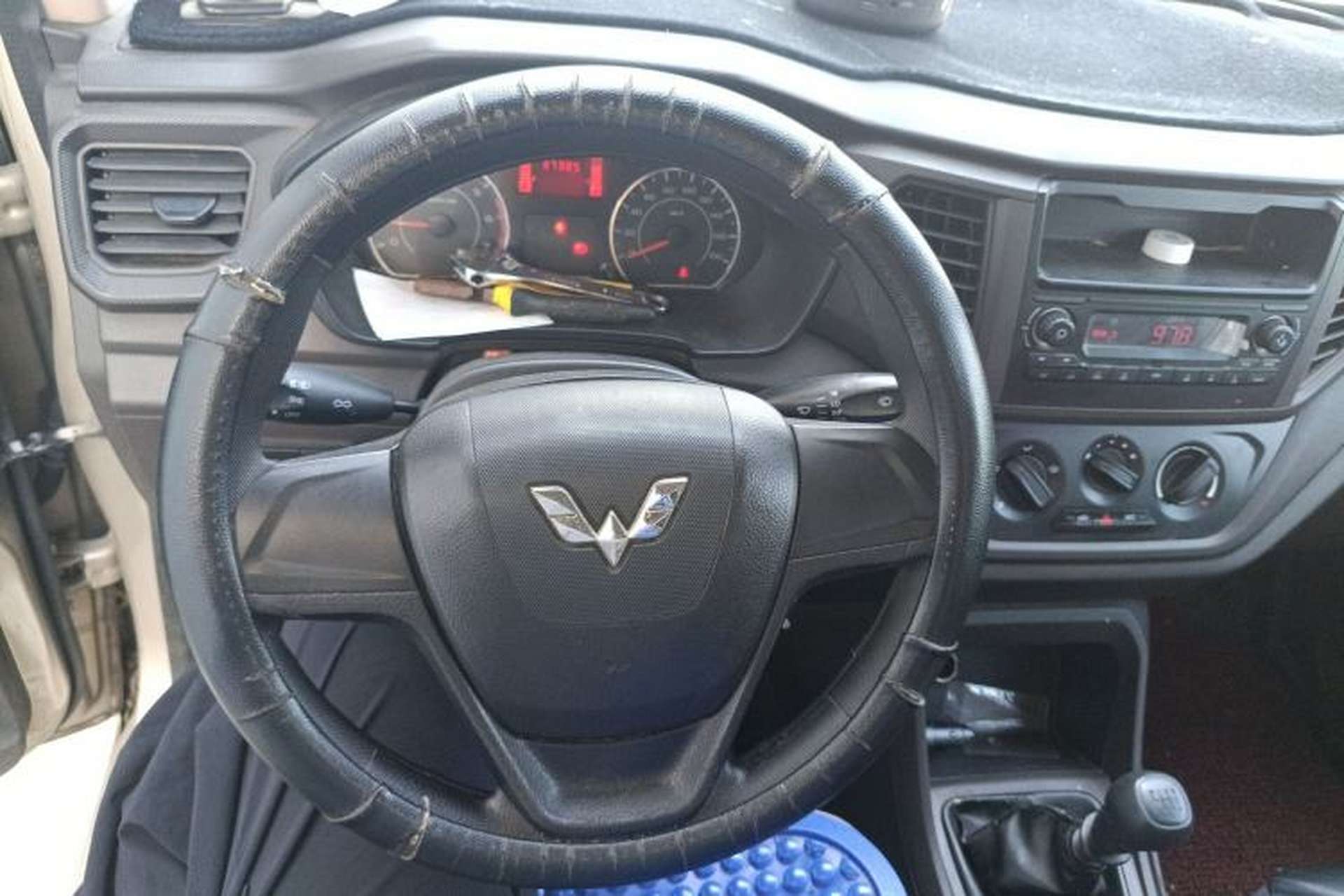 Used Wuling Hongguang V 2019 1.5L Base Window-Sealed Vehicle China VI LAR Steering Wheel