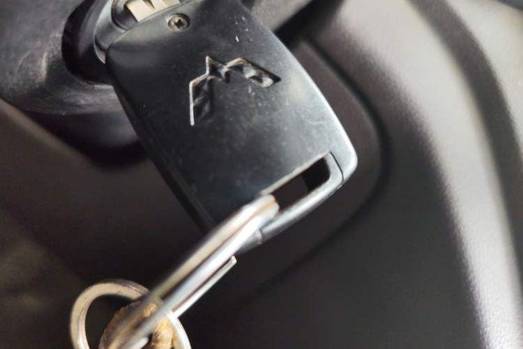 Used Wuling Hongguang V 2019 1.5L Jingqu Edition Sealed-Window Vehicle China VI LAR Vehicle Key