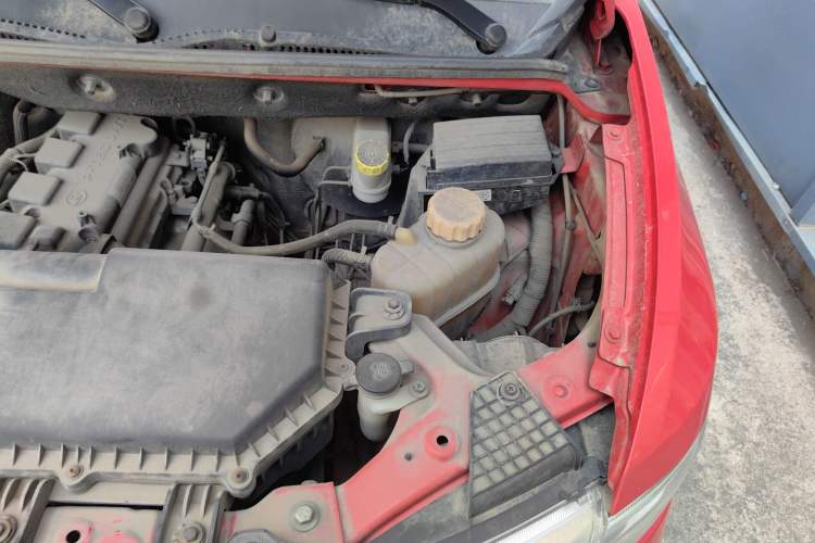 Used Wuling Hongguang V 2019 1.5L Jingqu Version China VI LAR Engine Bay Left