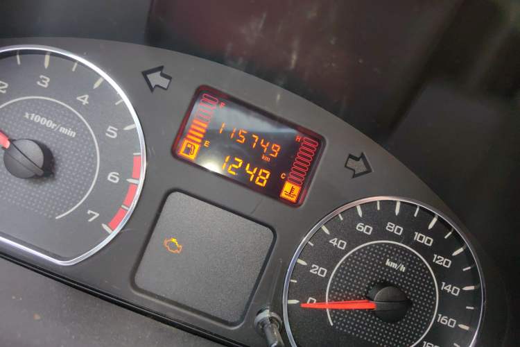 Used Wuling Hongguang V 2019 1.5L Jingqu Version China VI LAR Odometer Close Up