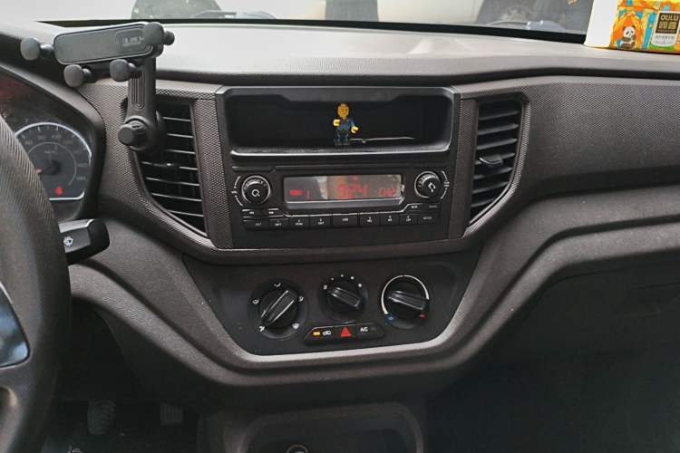 Used Wuling Hongguang V 2019 1.5L Jingqu Version China VI LAR Audio And AC Panel