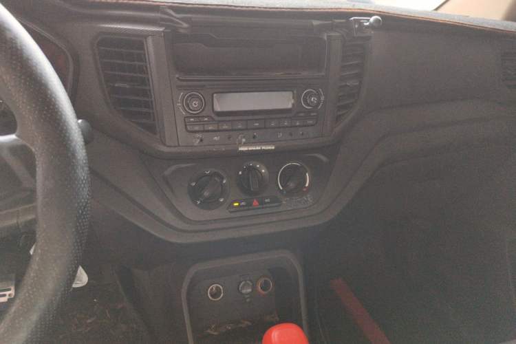 Used Wuling Hongguang V 2019 1.5L Enjoyment Version China VI LAR Audio And AC Panel