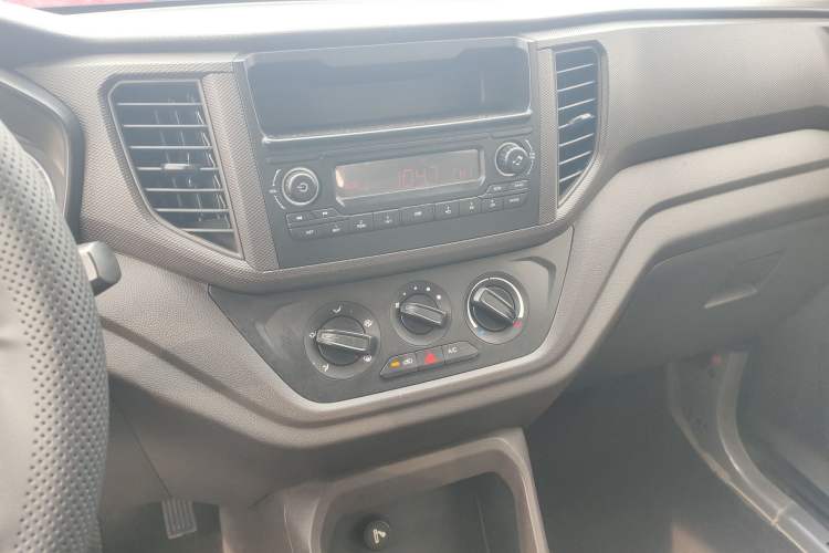 Used Wuling Hongguang V 2019 1.5L Base Version China VI LAR Audio And AC Panel