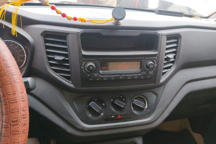 Used Wuling Hongguang V 2019 1.5L Base Version China VI LAR Audio And AC Panel