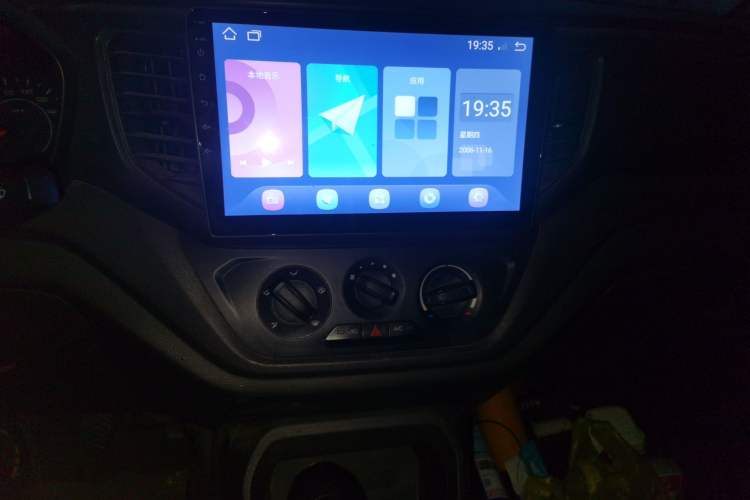 Used Wuling Hongguang V 2019 1.5L Jingqu Edition Sealed-Window Vehicle China VI LAR Audio And AC Panel