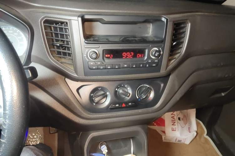 Used Wuling Hongguang V 2019 1.5L Jingqu Version China VI LAR Audio And AC Panel
