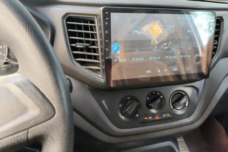 Used Wuling Hongguang V 2019 1.5L Standard Version L2B Audio And AC Panel