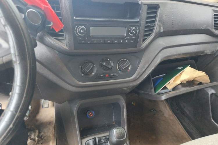 Used Wuling Hongguang V 2019 1.5L Base Version China VI LAR Audio And AC Panel
