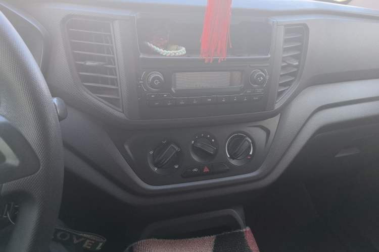 Used Wuling Hongguang V 2019 1.5L Base Window-Sealed Vehicle China VI LAR Audio And AC Panel