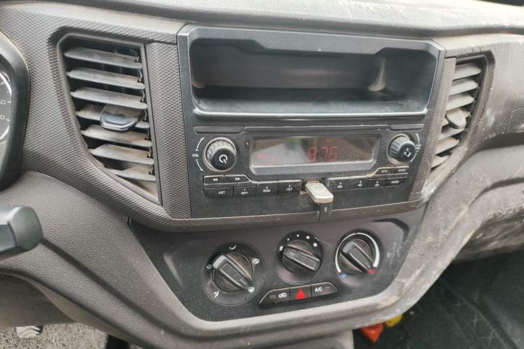 Used Wuling Hongguang V 2019 1.5L Jingqu Version L2B Audio And AC Panel