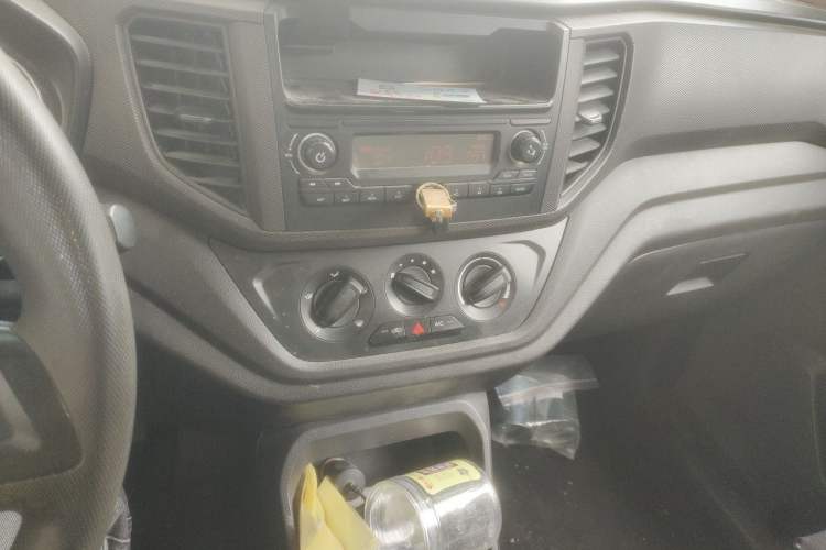Used Wuling Hongguang V 2019 1.5L Enjoyment Version China VI LAR Audio And AC Panel