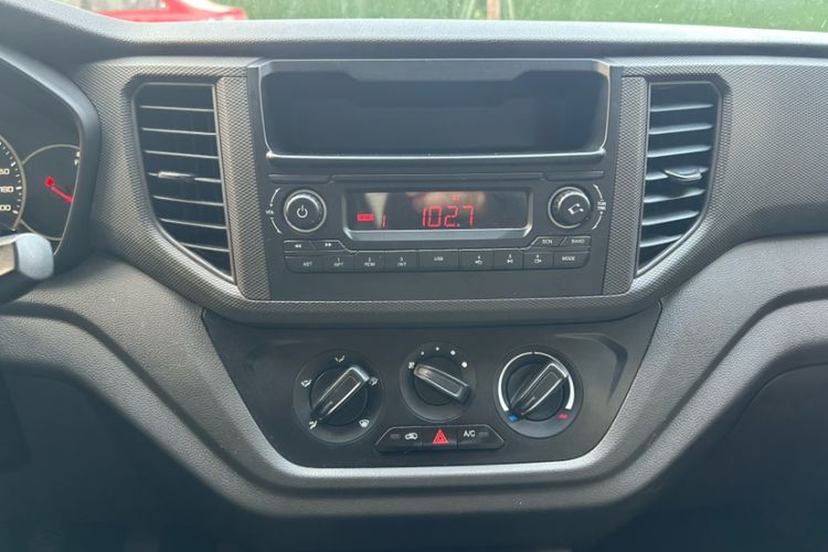Used Wuling Hongguang V 2019 1.5L Enjoyment Version China VI LAR Audio And AC Panel