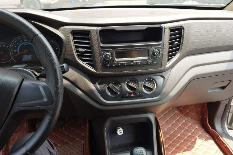 Used Wuling Hongguang V 2019 1.5L Standard Version China VI LAR Audio And AC Panel