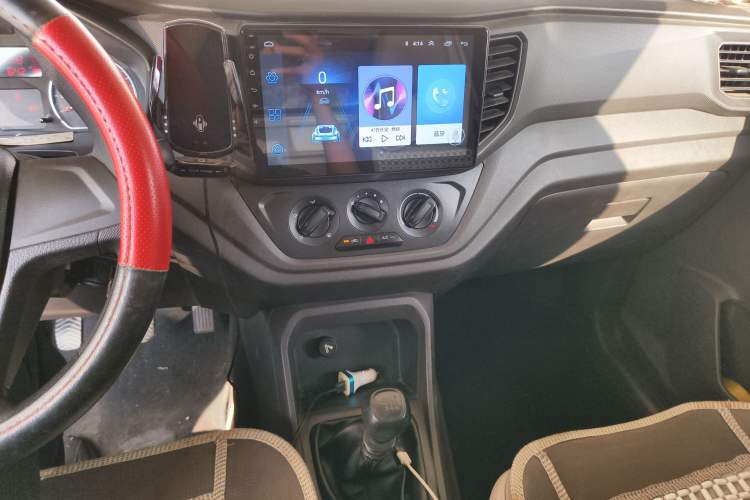 Used Wuling Hongguang V 2019 1.5L Jingqu Edition Sealed-Window Vehicle China VI LAR Audio And AC Panel