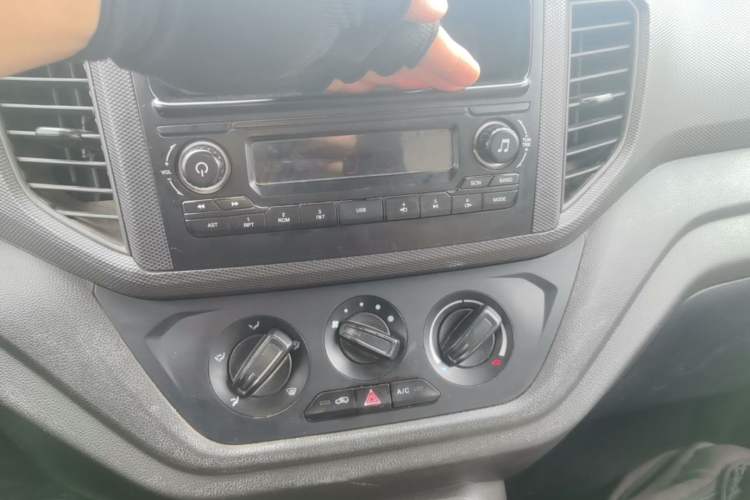 Used Wuling Hongguang V 2019 1.5L Base Version China VI LAR Audio And AC Panel