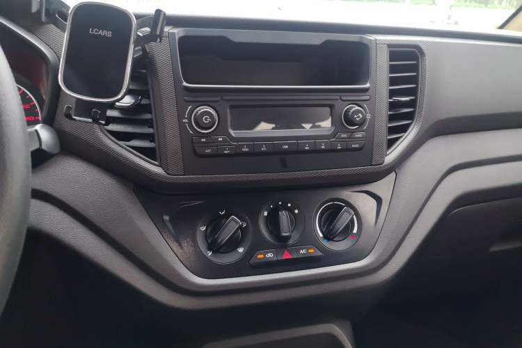 Used Wuling Hongguang V 2019 1.5L Jingqu Version China VI LAR Audio And AC Panel