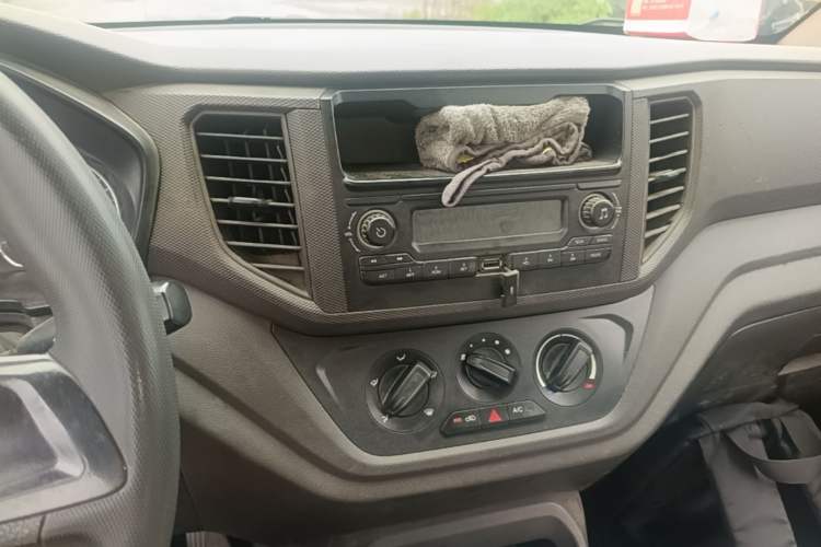 Used Wuling Hongguang V 2019 1.5L Jingqu Version China VI LAR Audio And AC Panel