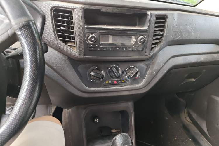 Used Wuling Hongguang V 2019 1.5L Base Window-Sealed Vehicle China VI LAR Audio And AC Panel