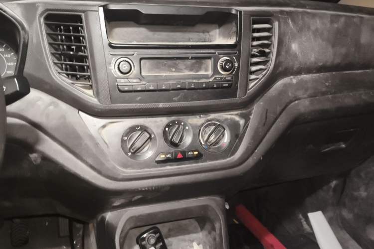 Used Wuling Hongguang V 2019 1.5L Jingqu Version China VI LAR Audio And AC Panel