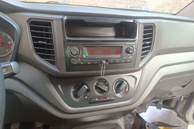 Used Wuling Hongguang V 2019 1.5L Enjoyment Version China VI LAR Audio And AC Panel
