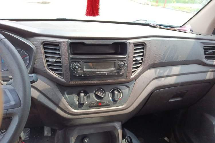 Used Wuling Hongguang V 2019 1.5L Enjoyment Version China VI LAR Audio And AC Panel