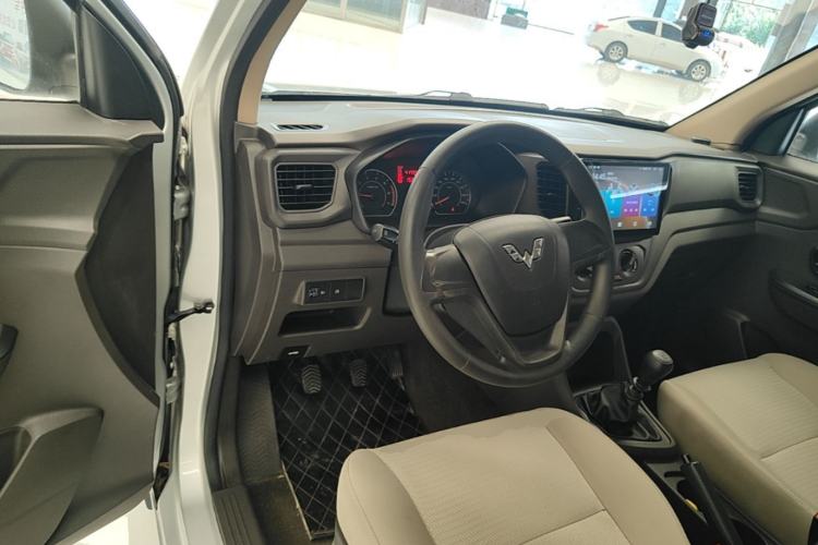 Used Wuling Hongguang V 2019 1.5L Jingqu Edition Sealed-Window Vehicle China VI LAR Center Console